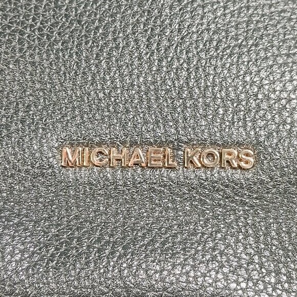 Michael Kors Jet Set Medium Shoulder Bag Black Pebbled Leather Gold Chain EUC - Picture 7 of 16